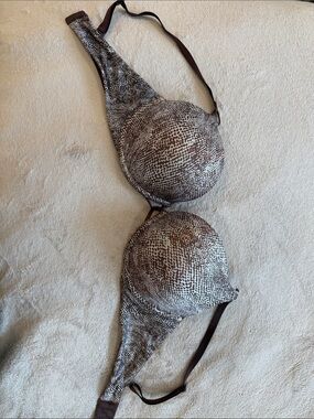 Victoria’s Secret Miraculous Bombshell push up bra